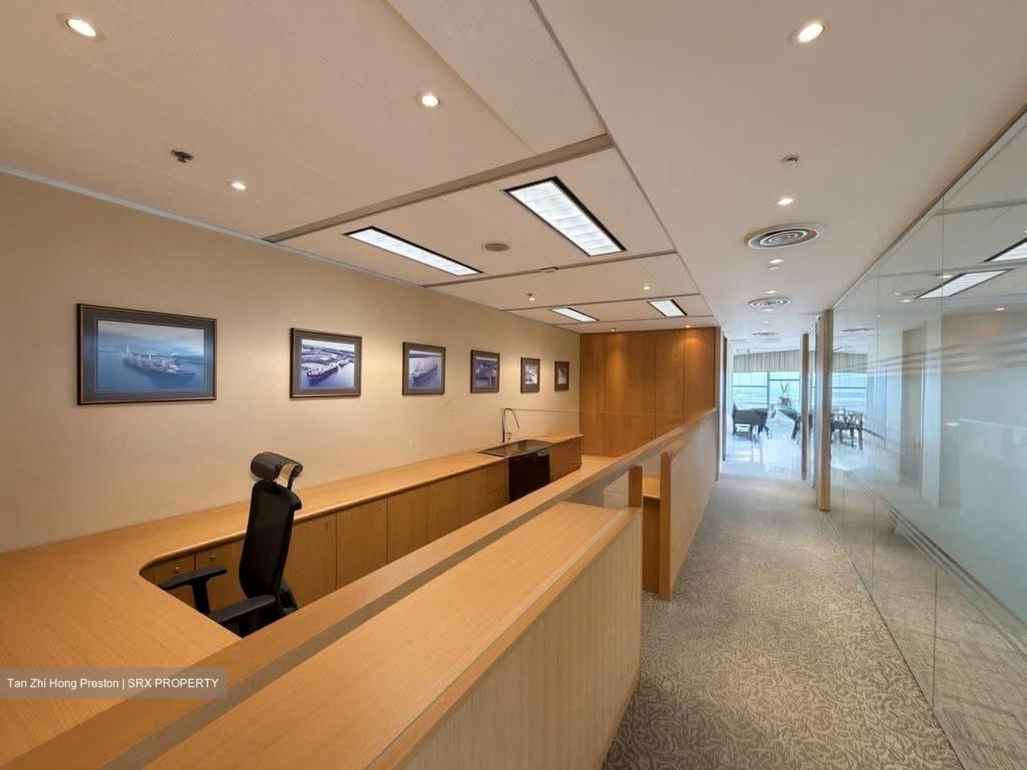 Gateway West (D7), Office #610500781